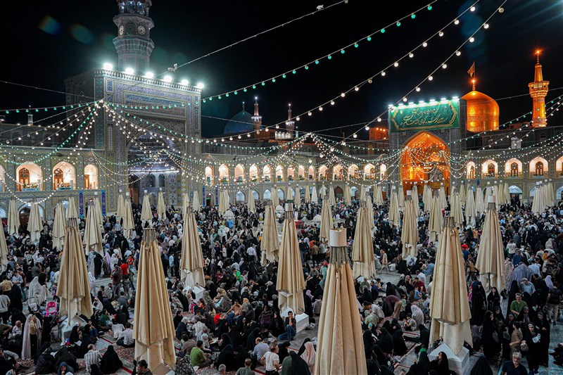 امتداد رحمت نبوی در حریم رضوی؛جلوههایی از دلدادگی زائران شمس الشموس حرم امام رضا(ع) , امام رضا (ع) , پیامبر(ص) , حضرت محمد (ص) , امام صادق (ع) , هفته وحدت , آستان قدس رضوی , مشهد مقدس , اخبار مشهد ,