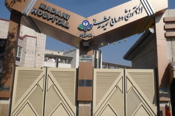 ببینید|حمله وحشیانه به نگهبانان بیمارستان مدنی کرج/5 نفر مجروح شدند
