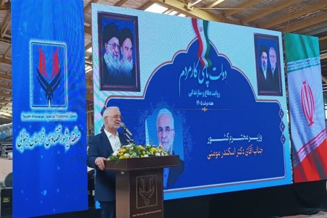 مؤمنی: چرخ تولید ایران با وجود همه دشواری‌ها همچنان می‌چرخد