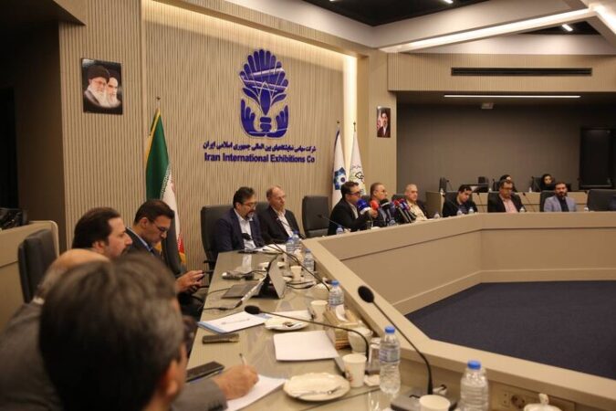 کالاها و کانتینرهای متوقف شده بندر کراچی بزودی جا به جا می شوند