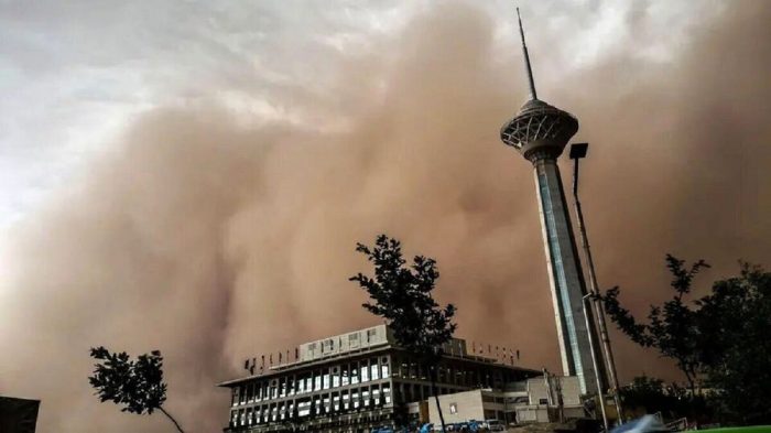 رعد و برق در تهران؛ پیش بینی گرد و خاک شدید برای پایتخت در روزهای آینده رعد و برق در تهران؛ پیش بینی گرد و خاک شدید برای پایتخت در روزهای آینده